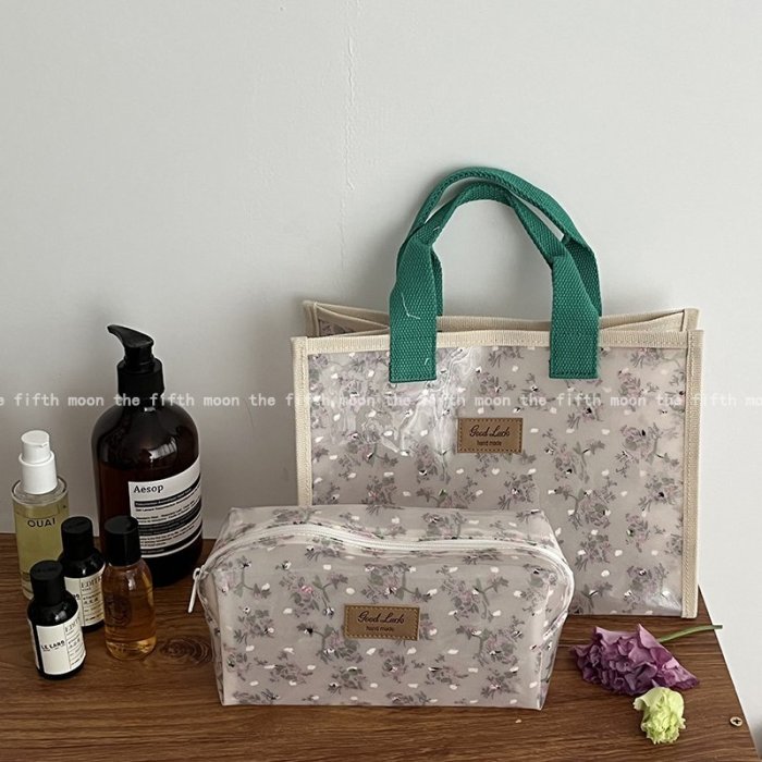小店新品精緻化妝包thefifthmoon清新碎花透明PVC防水洗漱化妝包手提袋飯盒袋媽咪包超夯 新品 精品