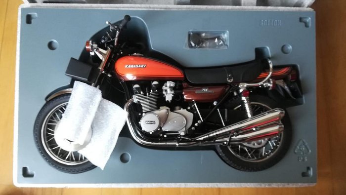 八田元氣小棧:日版－全新未拆1/6 AUTOart Signature KAWASAKI 750RS(Z2