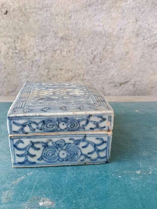 清中期嚴選青花印泥盒，蓋微損可修，器形優美，品相詳實，拍後無換無退