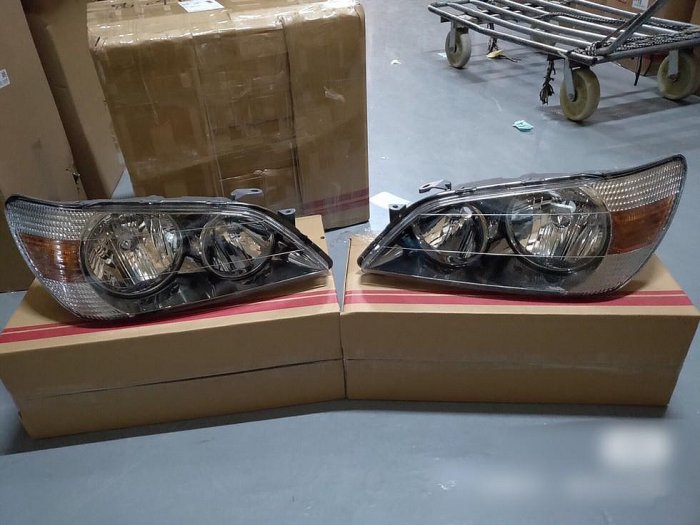 全新品 日規外銷件 凌志 IS200 98-02年 燻黑鹵素版大燈組 一組10000元