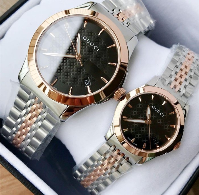 GUCCI G-Timeless 黑色格菱錶盤 玫瑰金色配銀色不鏽鋼錶帶 石英手錶 男士YA126410/女士YA126512 情侶錶