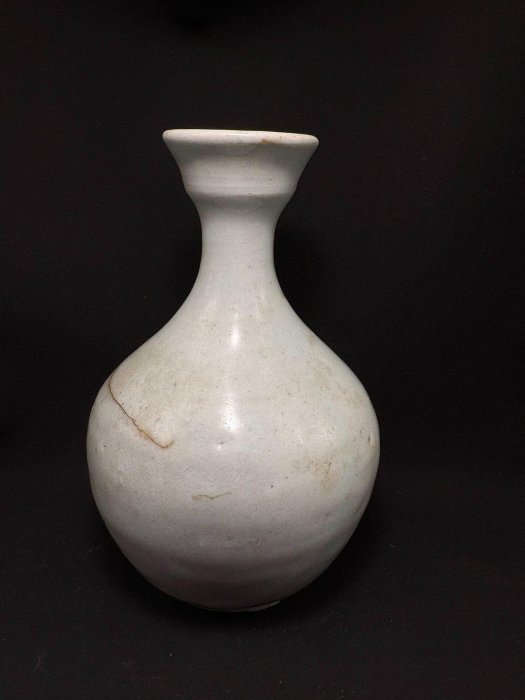 李朝官窯分院15世紀奶白瓷廣口瓶，釉水細膩溫潤，展現初期工藝精髓高18