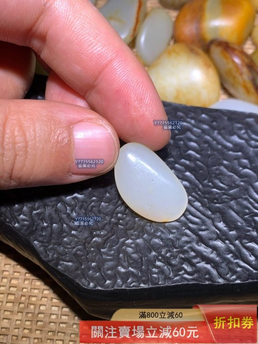 和田玉，和田玉籽料紅皮白玉籽料原籽無修型原皮原籽3.4克完整一口氣獨