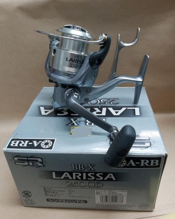 欣の店】SHIMANO 11年手煞車捲線器BB-X Larissa C2500D 稀有銀色塗裝