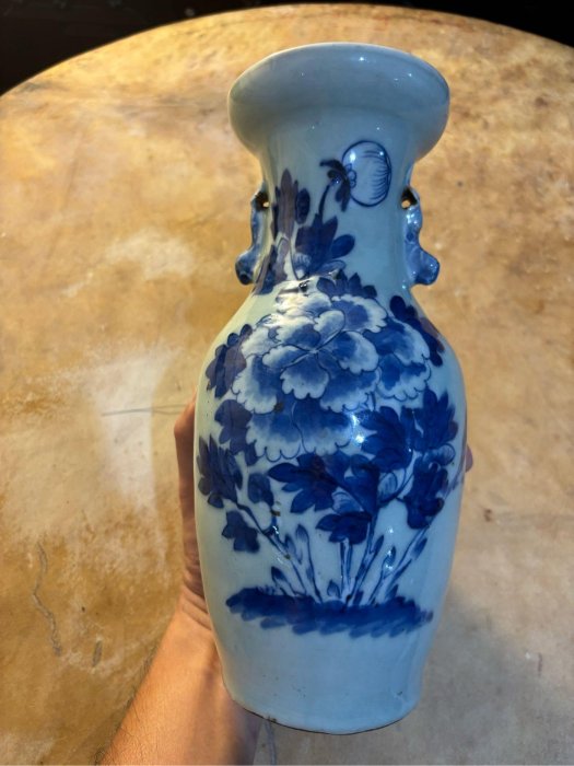 清代豆青釉青花牡丹獅耳小花瓶完整開門正老件。青花古瓷花瓶豆青