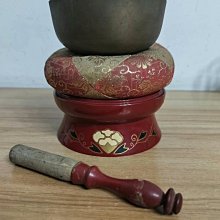嚴選日本古銅磬，尺寸4.5x10.5cm，質感斑駄迷人。適合收藏家與喜愛古董