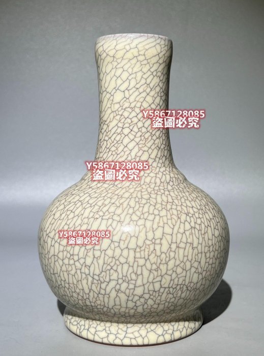哥窯瓶哥窯”名列宋代五大名窯，在陶瓷史上有舉足輕重的地位。哥窯胎多