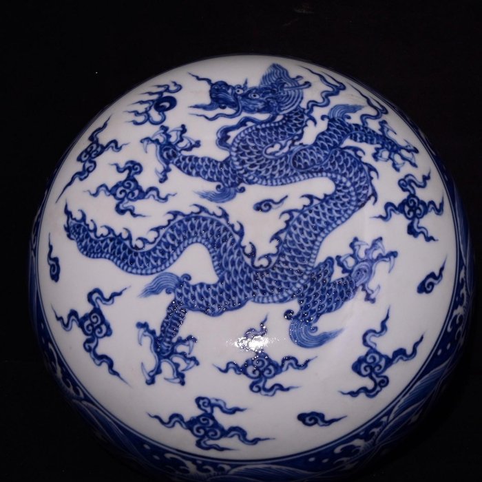 大明成化年制青花龍紋果盒，高12×19厘米??4007313禦窯、 青花、古玩