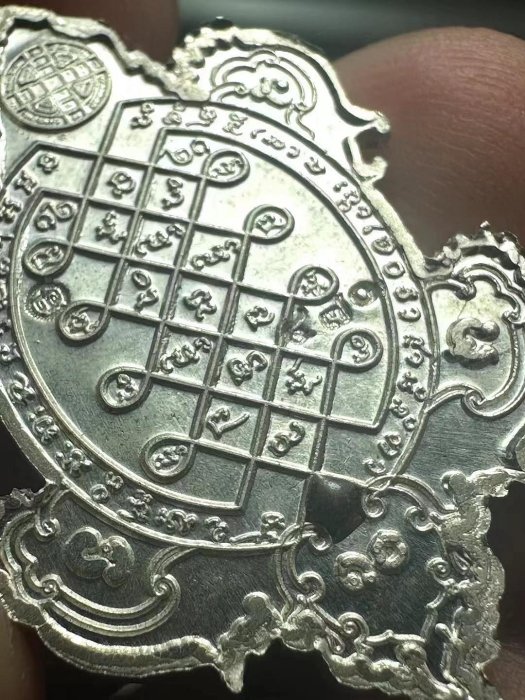 嚴選泰國2565年龍婆馬哈希拉純銀龍龜佛牌，精工雕琢適合收藏龍婆馬哈