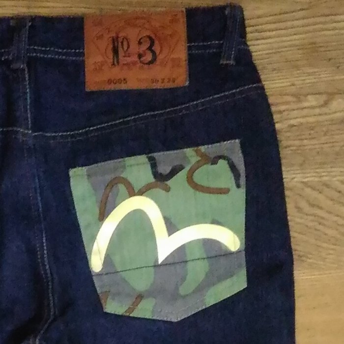 EVISU No 3 Lot 0005 迷彩印花直筒版型牛仔褲