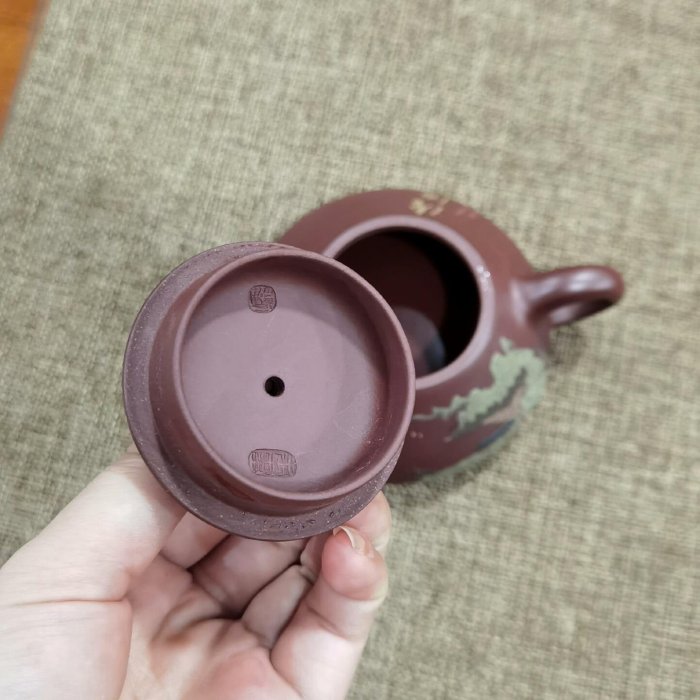 紫砂茶壺原礦砂料棗紅泥泥繪全手工制容量：210cc 石瓢壺​實力派劉玉霞