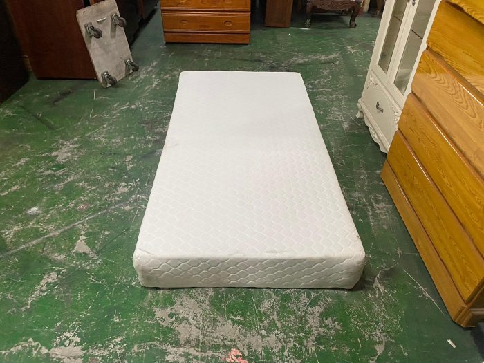 東鼎二手家具【請勿直接下標】白色布面單人三尺床底*床墊*床組*寢具*床板*床箱*套房床組*宿舍床組*單人床組*布面床