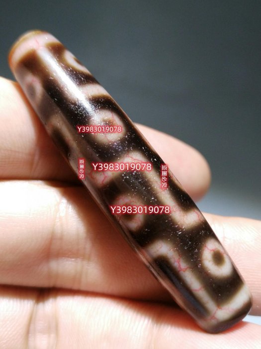 十二眼天珠，藏區回來一顆血絲龍紋天珠，繩子佩戴磨損勒痕明顯可見，舊