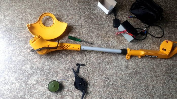 促銷特價(含電池與充電器與電池背袋)二手中古主機充電式割草機除草機修草機LT250有牛筋繩+塑膠刀    每批二手中古的