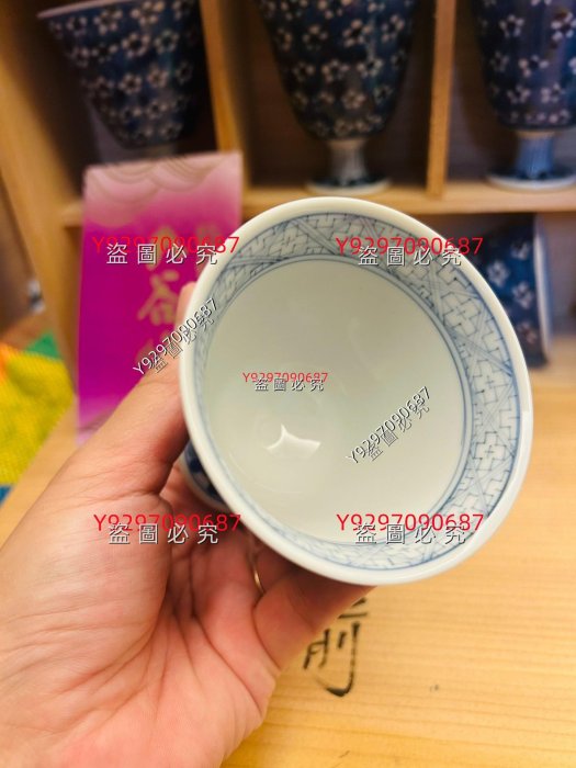 日本進口。 九谷燒。山本長左。染付冰梅馬上杯。全新原裝原盒。名家手