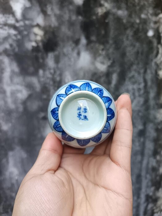 嚴選清末老玲瓏青花茶杯，口徑7.5cm，玉質釉彩畫工精湛（100cc 玲瓏瓷