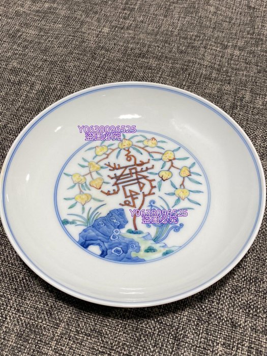 清代雍正斗彩洞石花卉紋盤此造型經典，品相如圖。全美品，器型周正