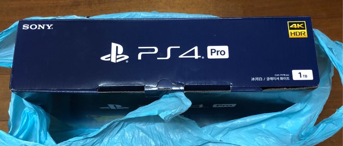 Sony PlayStation 4 PS4 Pro 冰晶白CUH-7117B 1TB 全新機（自製系統 