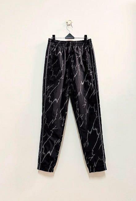 adidas 黑色炸裂線條紋路兩側拉鍊口袋彈性腰圍休閒運動長褲 / S / 1136