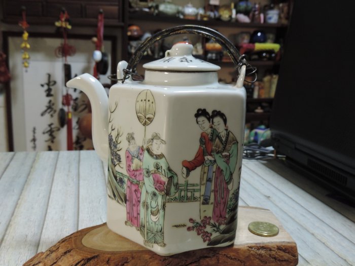 同治粉彩人物故事図十二金釵提梁壺  飲茶器 中国茶器現 代工芸品美術品 装飾品 同治粉彩人物故事図十二金釵提梁壺 飲茶器 中国茶器現 代工芸品