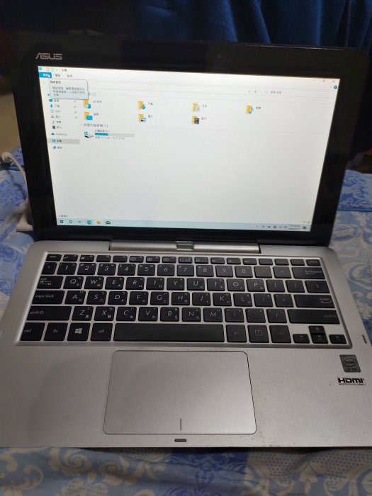 ASUS T200TA 變形 觸控 筆電 可當平板使用 變型筆電 64G  基座含硬碟架 T100TA 升級版