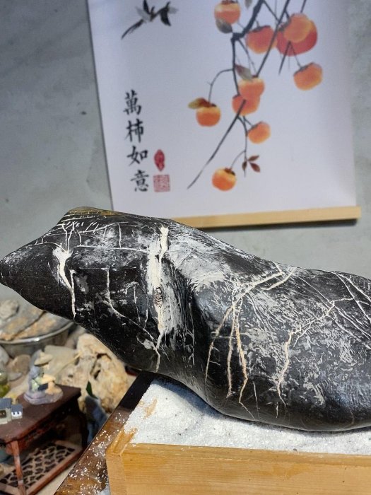 嚴選靈璧石磬天然原石，山水造型伴美紋理，適合魚缸造景擺放，音色晶瑩