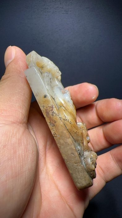漢代和田玉龍鳳紋玉牌，老玉器玉質溫潤細膩，包漿渾厚自然，沁色入骨高