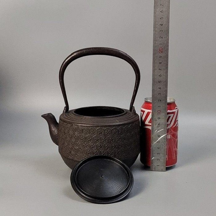 橋本辰敏手工打造日本老壺，龜甲地紋鐵瓶，未使用附原箱高20.4cm 釜師
