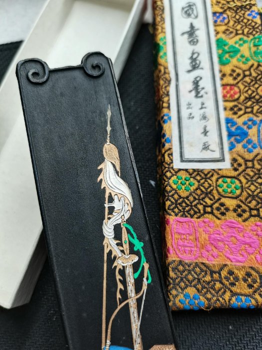 嚴選70年代中期墨廠。102指揮如意無打碼原盒配塑封，描金氧化美如新大