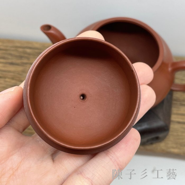 陳子彡】A169 [孟臣朱泥純手工泥料做工精緻單孔約200cc] 中國宜興紫砂