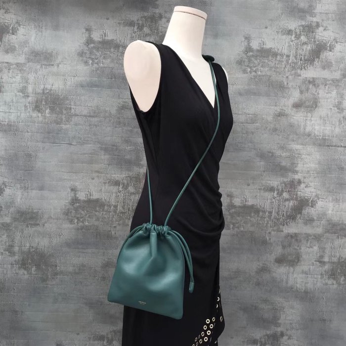 ╭☆包媽子店☆Oroton 澳洲輕奢品牌小羊皮小跨包束口包((5色現貨台灣))