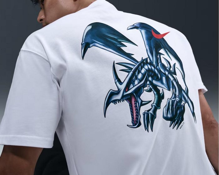 日本限定Nike x Yu-Gi-Oh! DM Solo Swoosh T-Shirt 遊戲王聯名款短袖