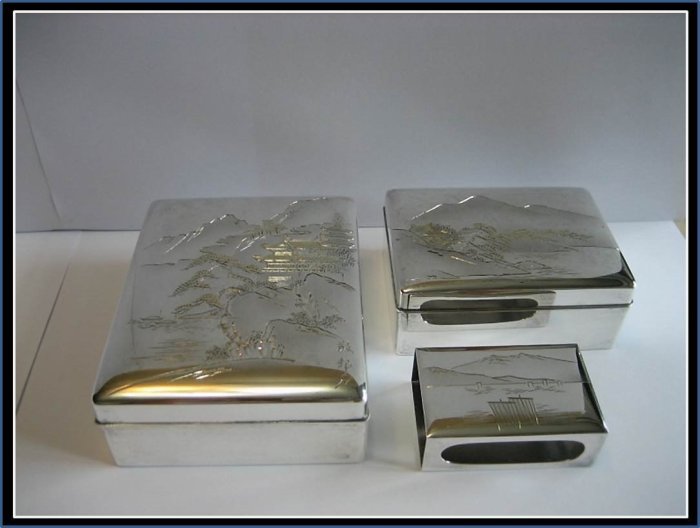 勇福堂》】日本老煙盒－敬邦刻【純銀金象崁樓閣山水圖老煙盒三件組