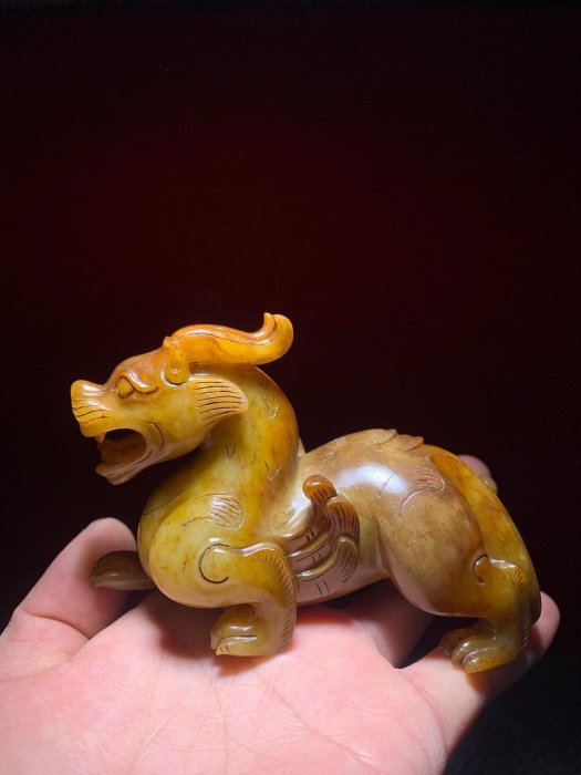 舊高古玉，戰漢玉器，老玉和田玉瑞獸造型獨特，工藝精湛，玉質細膩