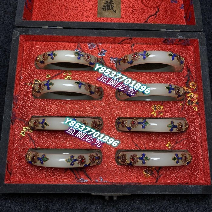 中国古美術 珍品旧蔵 清代宮廷御藏 罕見青白玉手鐲 老漆器箱付 装身具 古玉 宮廷御用刻工漆器收藏盒內珍藏鑲景泰藍白玉手鐲漆器盒尺寸長寬高25/20