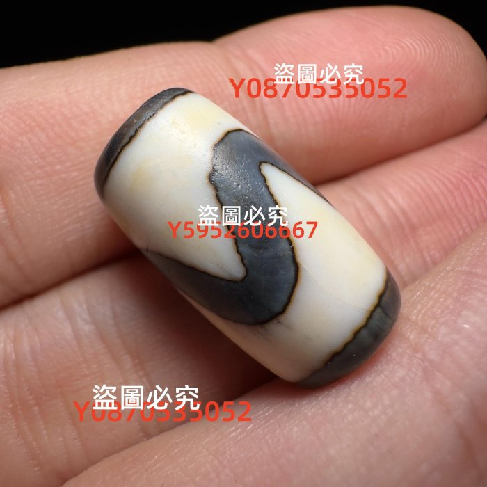 超激レア珍品‼︎ 古代老礦石　双虎牙天珠 藏傳早期純手工雪域白虎牙天珠單珠約直徑10.7對孔20.5附近共3顆， 天珠