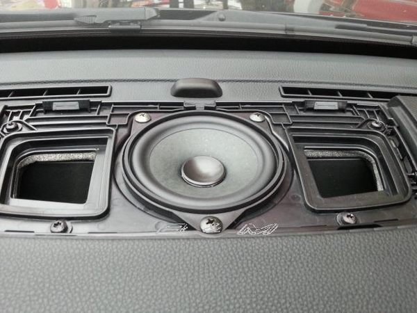 【B&M 原廠精品】BMW E60 E61H/K harman kardon 中置儀表板 中央聲道 喇叭組 現貨(X5 X6 X3 X1參考)