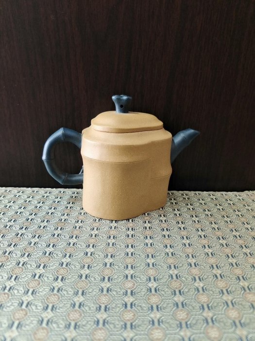 宜興老紫砂 六方壷　早期単孔壷精品 邵元亭製 嚴選早期宜興紫砂七零八零年代一廠段泥精品三角壺，齊逸逸底款網孔出水