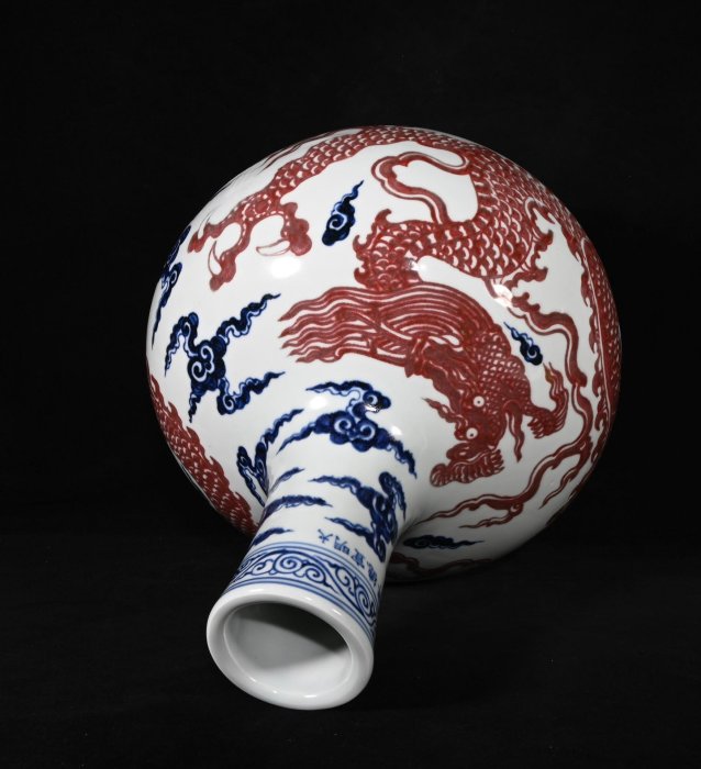 大明宣德年制青花釉里紅龍紋天球瓶，高43×33厘米【上元雅玩堂