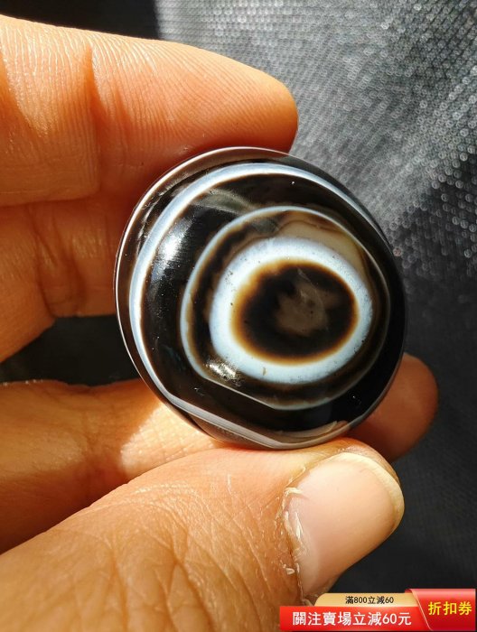 藏區回流一顆非常漂亮的羊眼板珠，天然藥師瑪瑙鳳眼天珠，天然一眼天珠