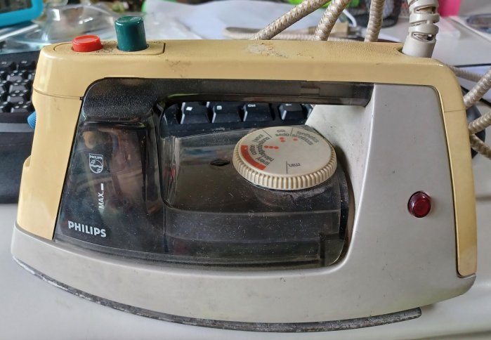 ╭✿㊣ 二手 PHILIPS 飛利浦 多功能蒸氣式電熨斗【HD1451/AS】控溫 / 噴水 特價 $299 ㊣✿╮