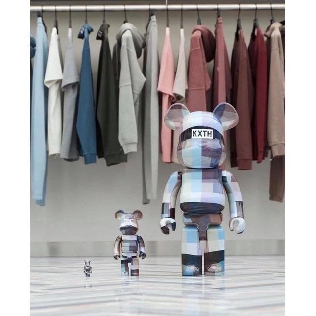 Kith x Bearbrick 1000% 10週年限定系列聯名庫柏力克熊格紋公仔| Yahoo拍賣