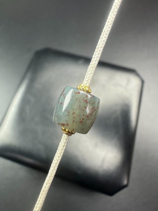 嚴選天然瑪瑙綠朱砂直切珠9X8.1mm孔道1.8實物拍攝推薦收藏天然瑪瑙玉石