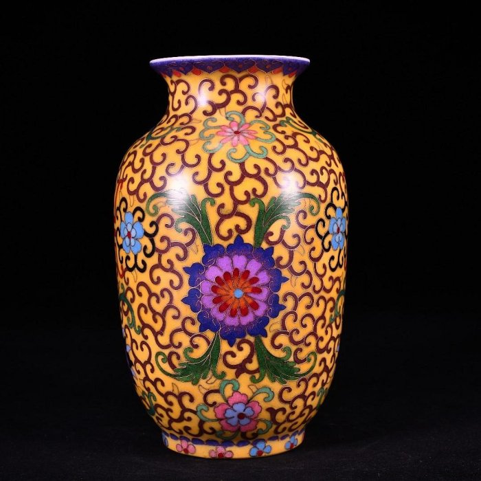 清乾隆掐絲琺瑯彩纏枝花卉紋長壽紋冬瓜瓶規格21.5*13厘米350 瓷器青