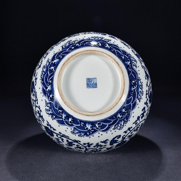 舊藏清乾隆青花纏枝花卉龍紋天球瓶尺寸高54寬40:3960 【十大雜項