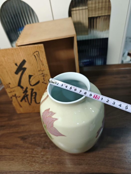 日本古董花瓶鳳仙窯琥山作品，非常雅致，原木盒多年存放原因變形了