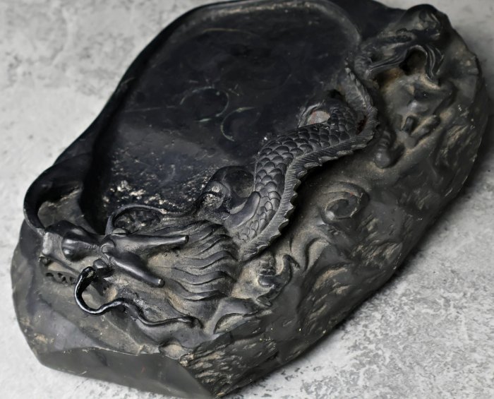 老友贈送 貴重 貴石製 細彫 龍紋 硯台 文房具 書道品 置物 収蔵佳品 桑園の早期老硯台大型文房之母龍雕墨池硯台(委託品) T 8024 A02