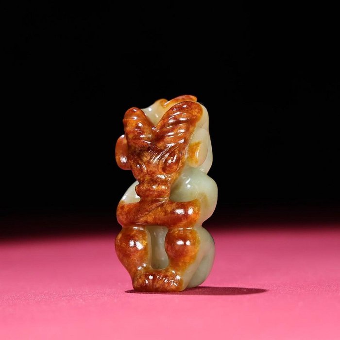 中古 河磨玉 皮色 太陽神 仿古彫刻 ペンダント 中国美術 玉佩 CL0006 臻品舊藏， 紅山文化河磨玉太陽神把，包漿厚重，沁色入骨，工藝精湛