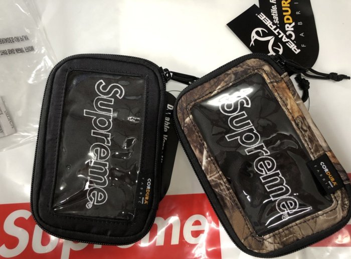 Supreme small zip pouch wallet 黒 Supreme FW19 Small Zip Pouch Review - Actually A Wallet