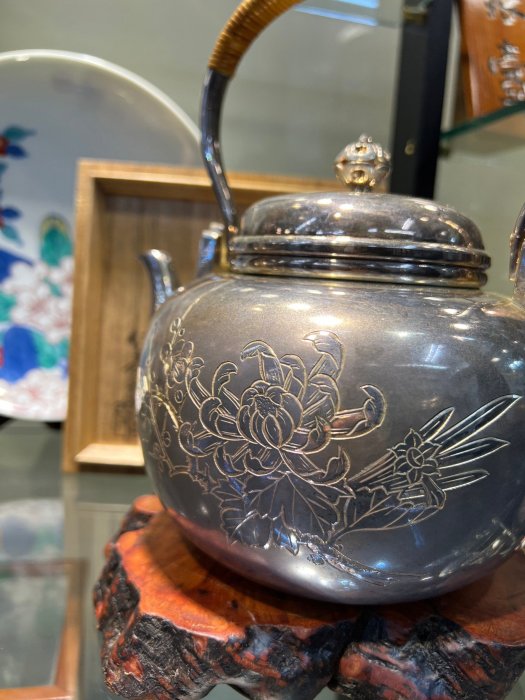 臻藏坊》日本鐵壺銀壺專賣仁壽齋百花齊放細雕花紋純銀湯沸| Yahoo拍賣